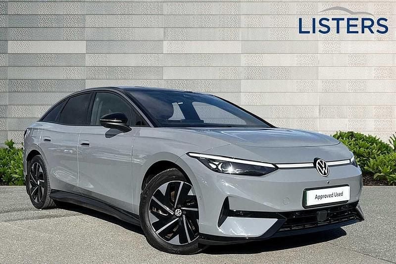 Moonstone grey Used 2024 VW ID.7 Pro Hatchback | £29,491 (Fair price) - Image 1/4