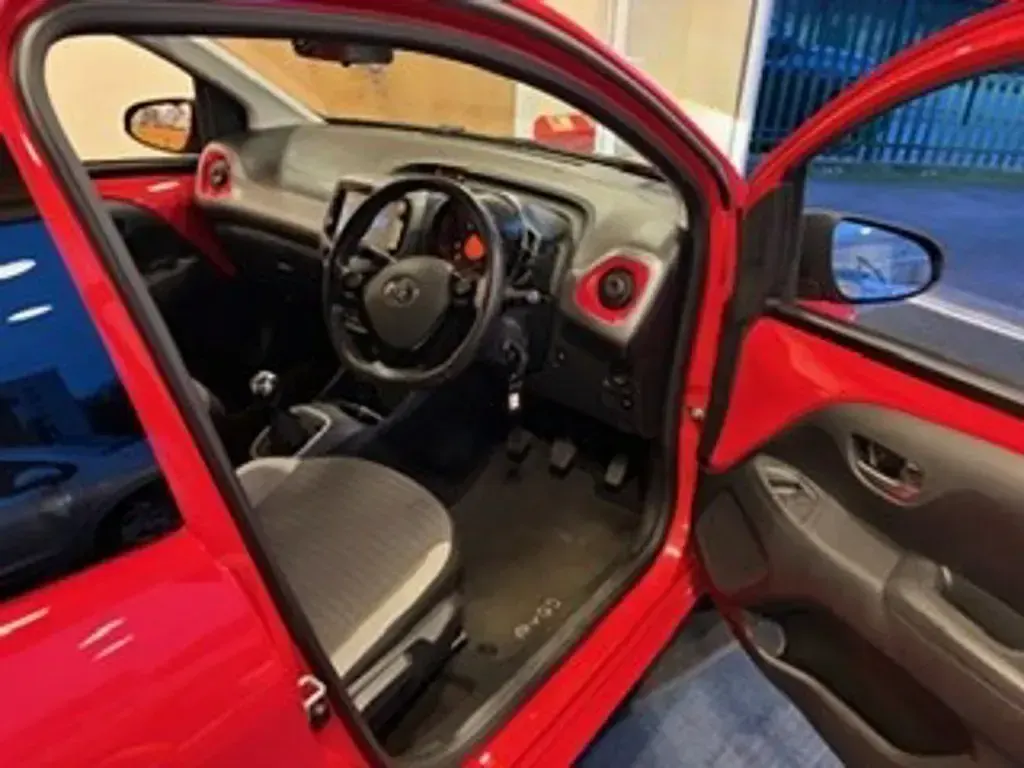 Used Toyota Aygo Trend 72 HP (52 kW) 2020 Red Hatchback