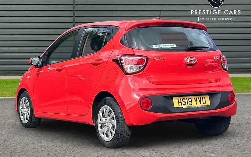Used Hyundai i10 SE 67 HP (49 kW) 2019 Red Hatchback