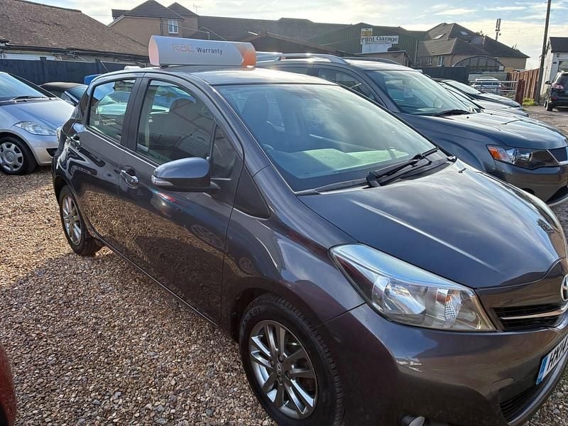 Used Toyota Yaris Multidrive S 99 HP (72 kW) 2014 Grey Hatchback