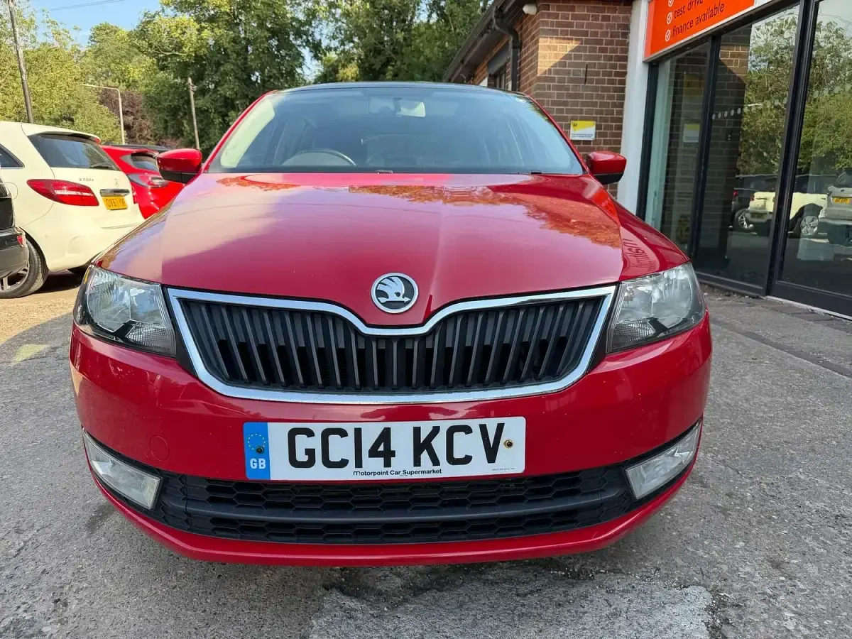 Used Skoda Rapid SE 90 HP (66 kW) 2014 Red Hatchback