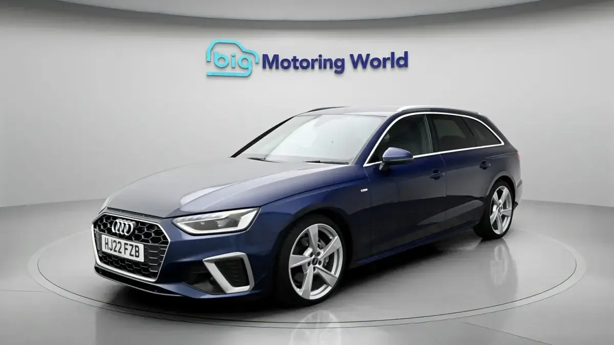Used Audi A4 S-Line 201 HP (147 kW) 2022 Blue Estate