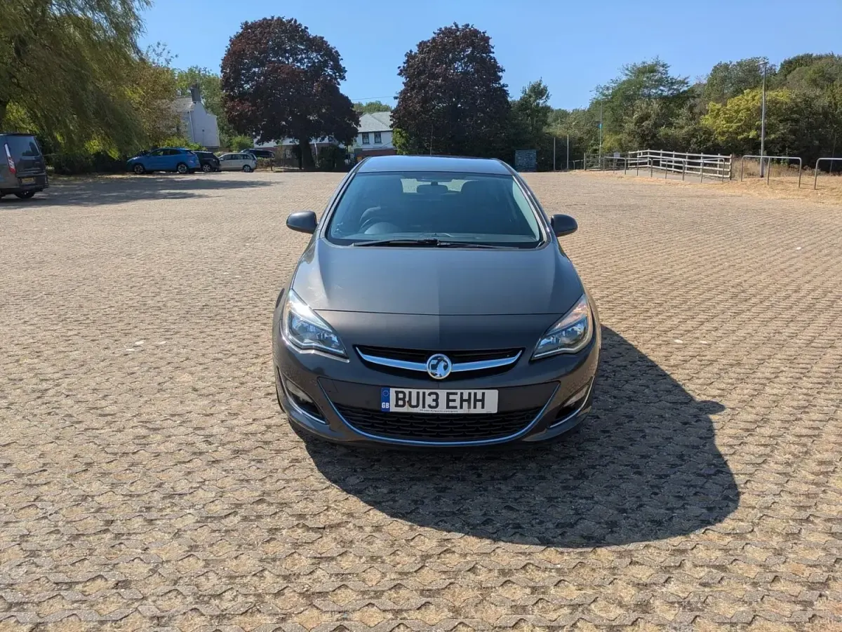 Used Vauxhall Astra SRi 130 HP (95 kW) 2013 Grey Hatchback