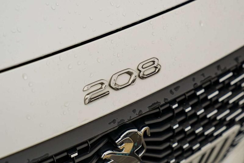 Used Peugeot e-208 GT-line 100 kW (136 HP) 2020 White Hatchback