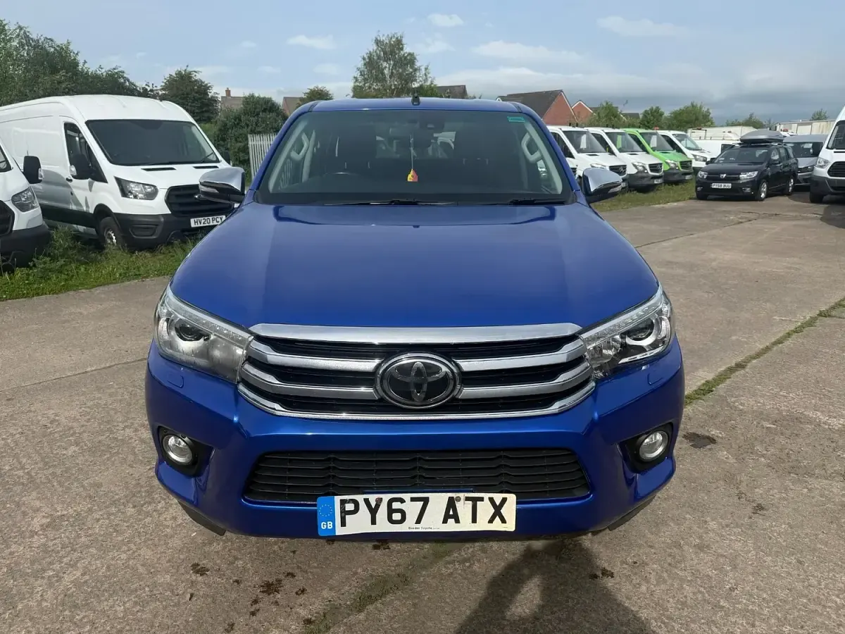 Used Toyota HiLux 150 HP (110 kW) 2017 Blue Pickup