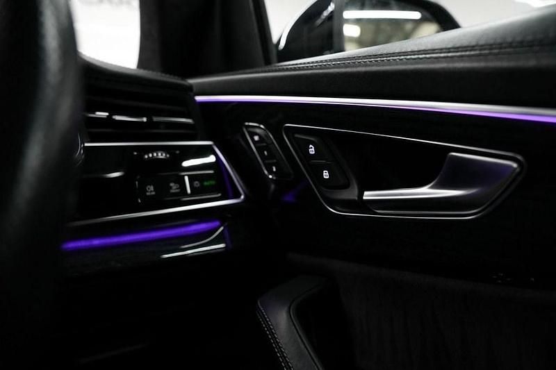 Used Audi Q8 Advanced 286 HP (210 kW) 2019 Black SUV