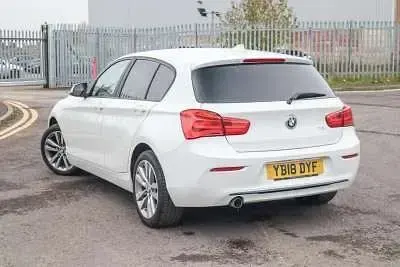 Used BMW 118 Sport Line 2018 Alpine white Hatchback