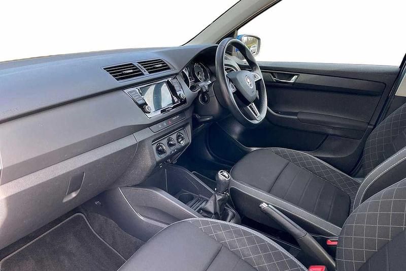 Used Skoda Fabia SE 70 HP (51 kW) 2020 Energy blue Hatchback