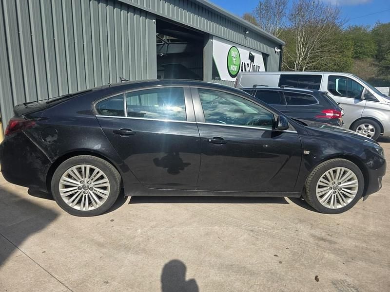 Second-hand Vauxhall Insignia Design Edition 140 CP (102 kW) 2014 Negru Hatchback