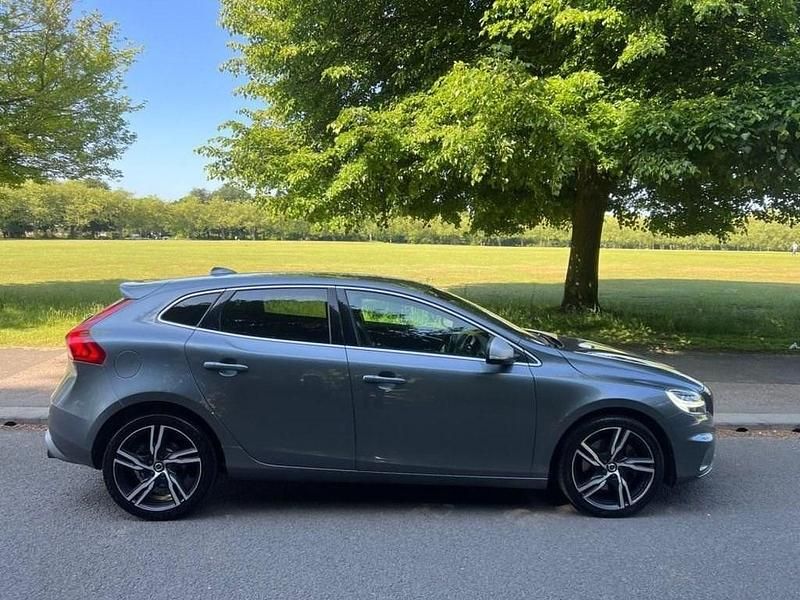Used Volvo V40 R-Design Pro 150 HP (110 kW) 2017 Grey Hatchback