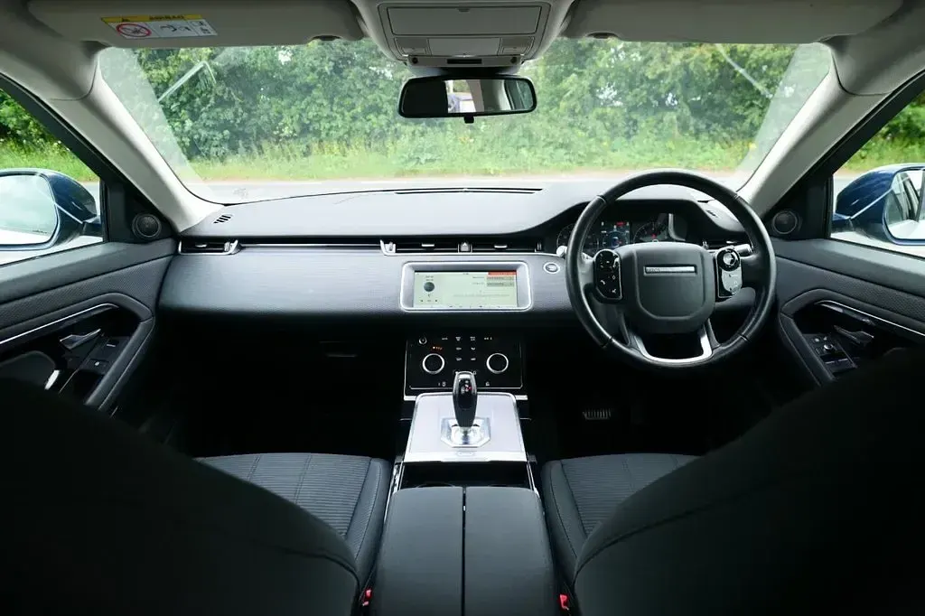 Used Land Rover Range Rover evoque S 200 HP (147 kW) 2019 Silver SUV