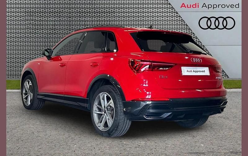 Used Audi Q3 Black Edition 187 HP (137 kW) 2022 Red SUV