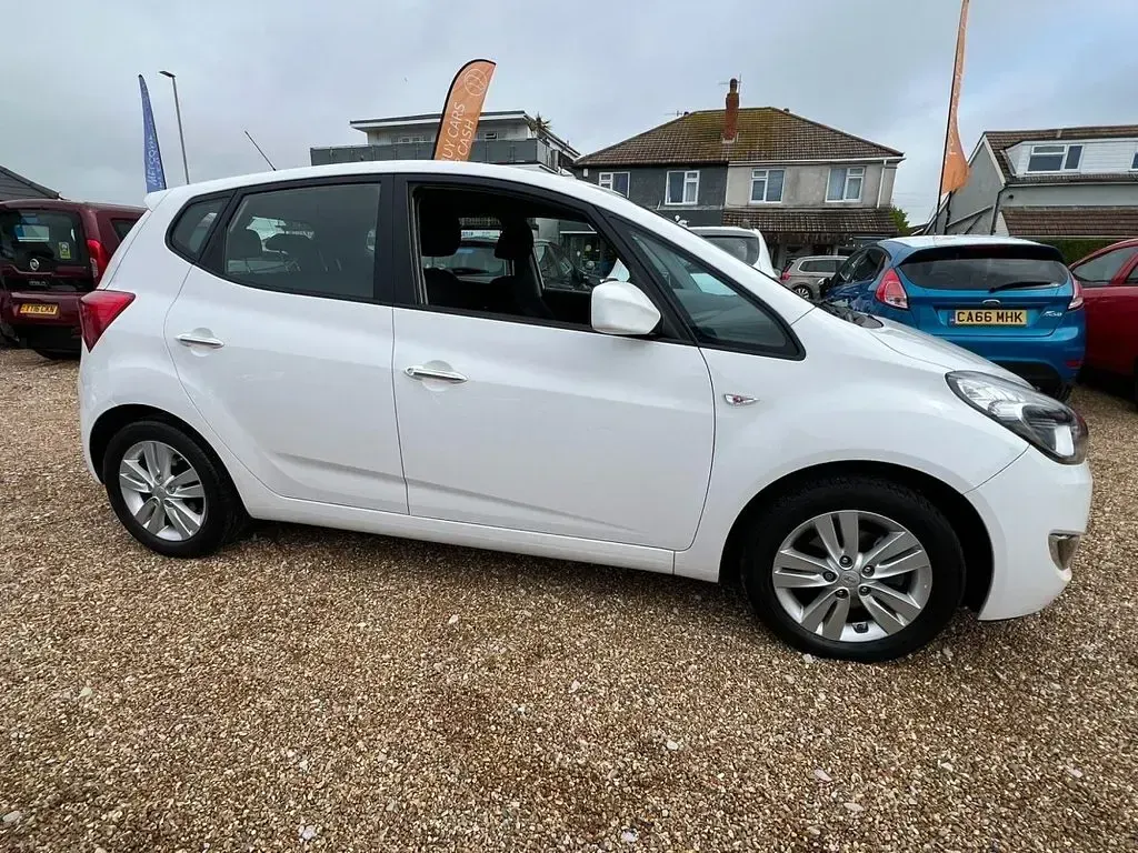 Used Hyundai ix20 Active 125 HP (91 kW) 2014 White Hatchback