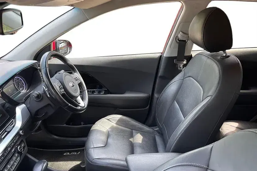 Used Kia Niro 139 HP (102 kW) 2020 Runway red SUV