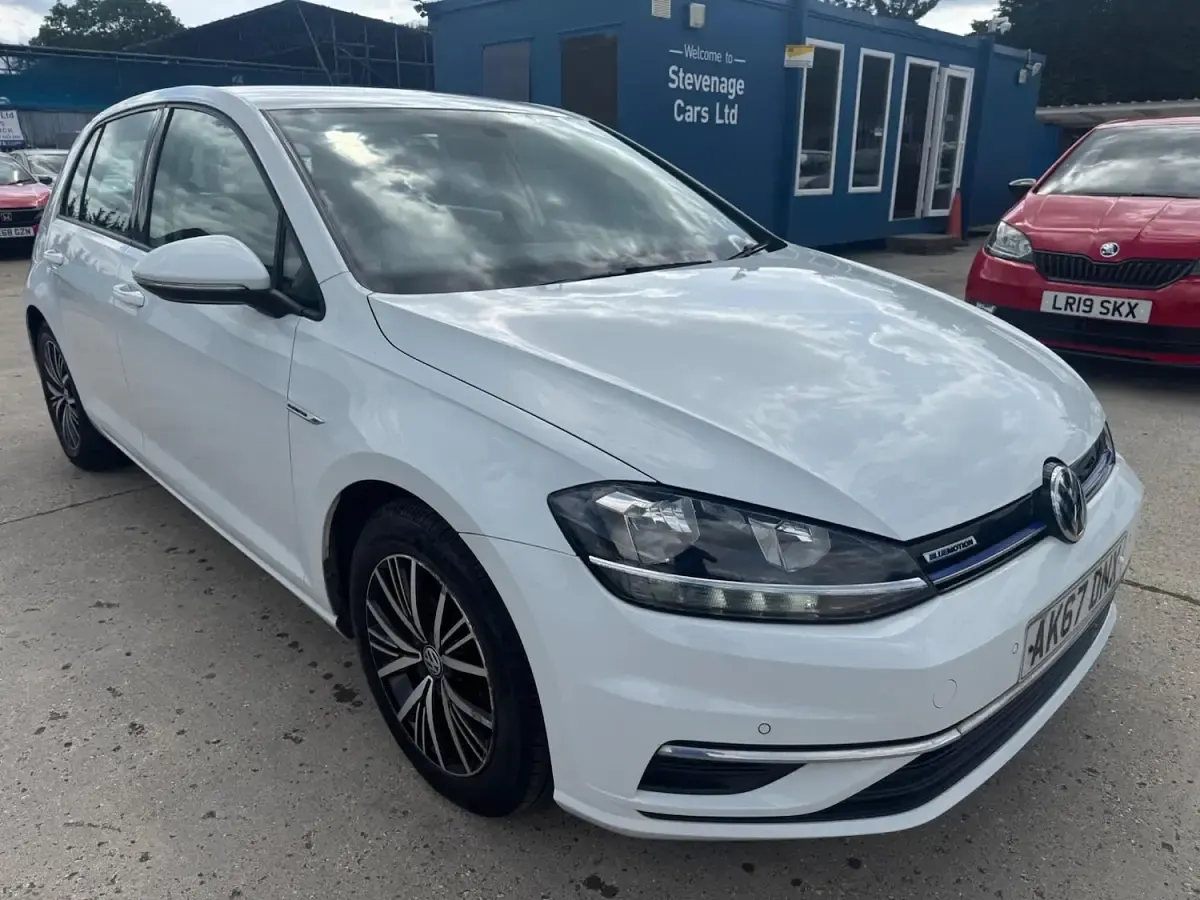 Used VW Golf VII SE 130 HP (95 kW) 2017 White Hatchback