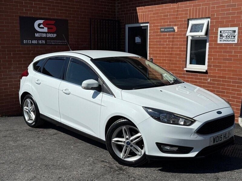 White Used 2015 Ford Focus Zetec Hatchback | £4,190 (A bit pricey) - Image 1/4