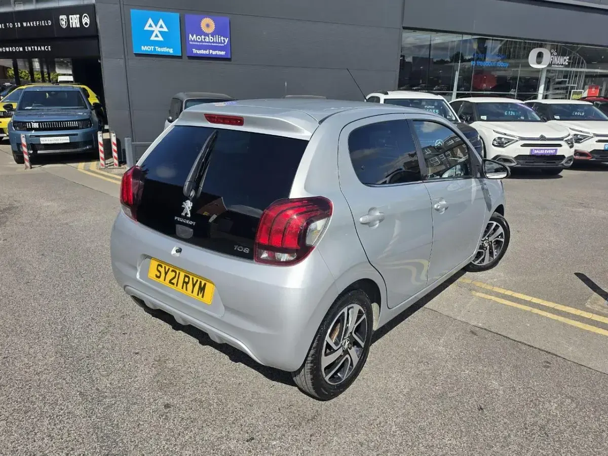 Used Peugeot 108 Collection 71 HP (52 kW) 2021 Grey