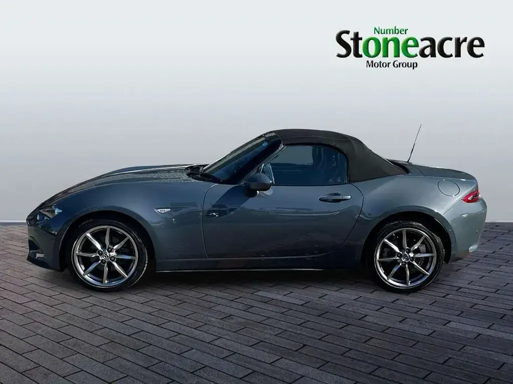 Begagnad Mazda MX5 Inclusive 184 HK (135 kW) 2022 Grå Cab