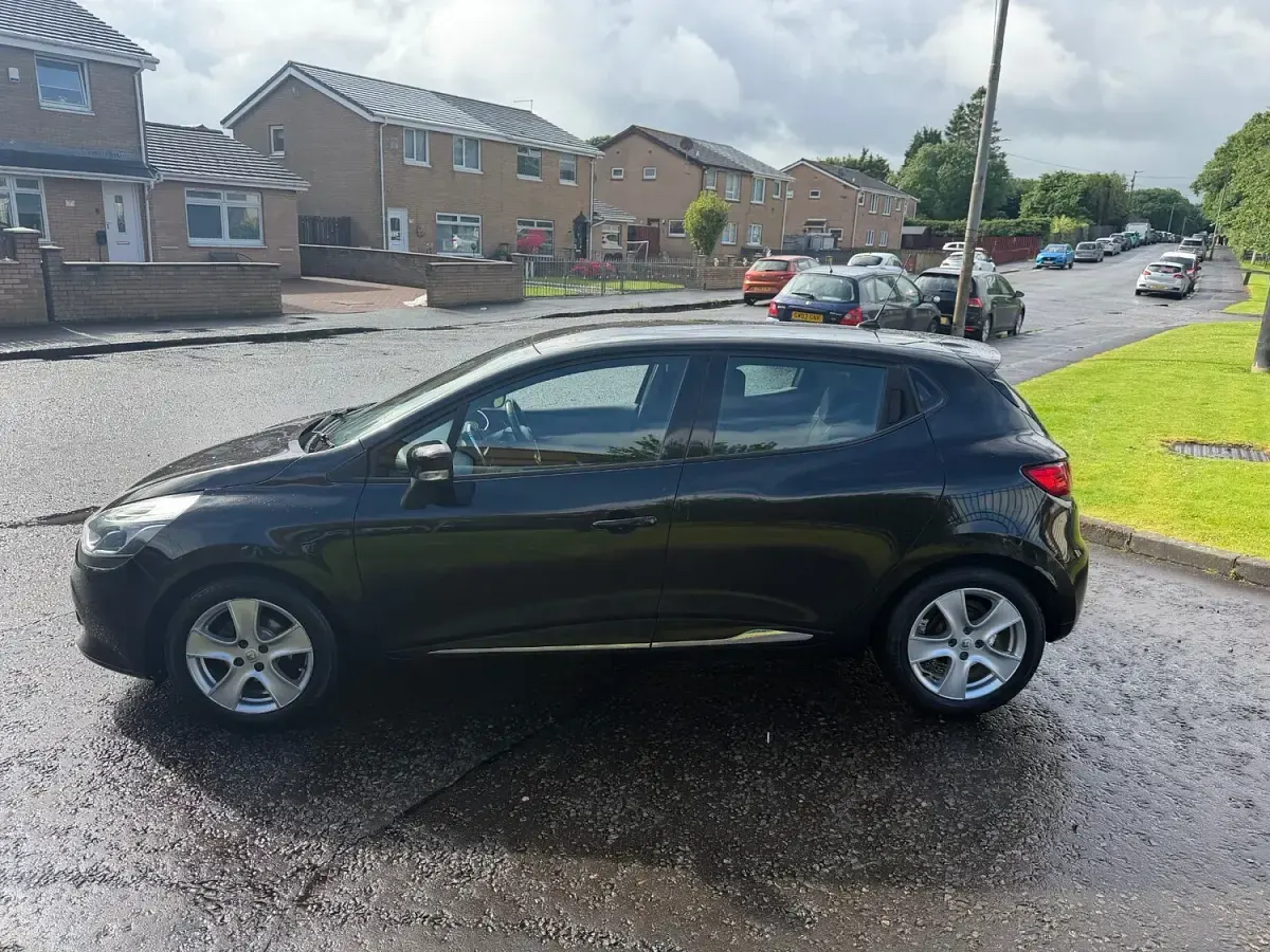 Used Renault Clio Dynamique 75 HP (55 kW) 2013 Black Hatchback