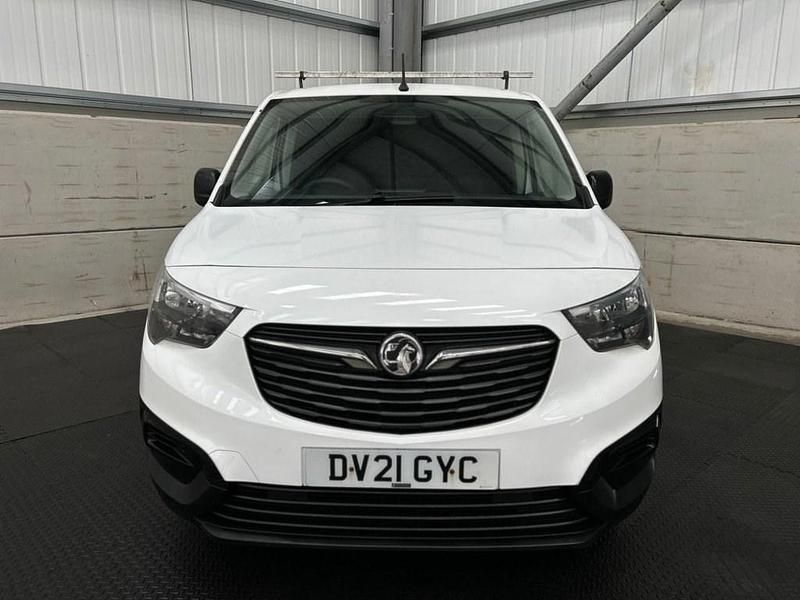 Second-hand Vauxhall Combo 100 CP (73 kW) 2021 Alb Monovolum