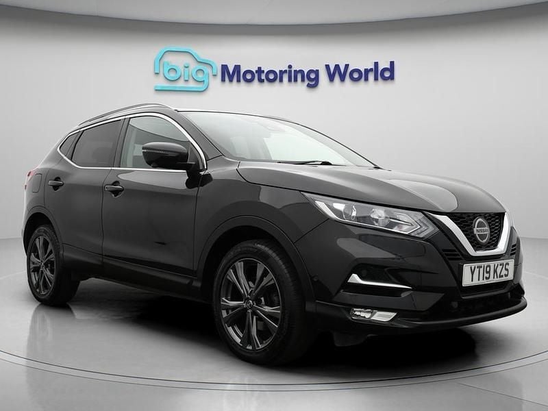 Black Used 2019 Nissan Qashqai N-Connecta SUV | £11,500 (Good price) - Image 1/4