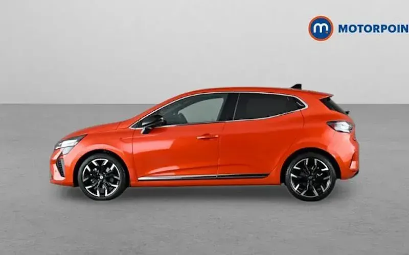 Used Renault Clio V Techno 143 HP (105 kW) 2025 Orange Hatchback