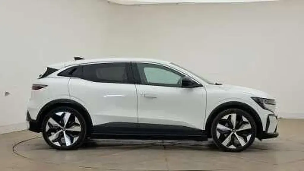 Used Renault Megane E-Tech Techno 160 kW (218 HP) 2023 White  Hatchback