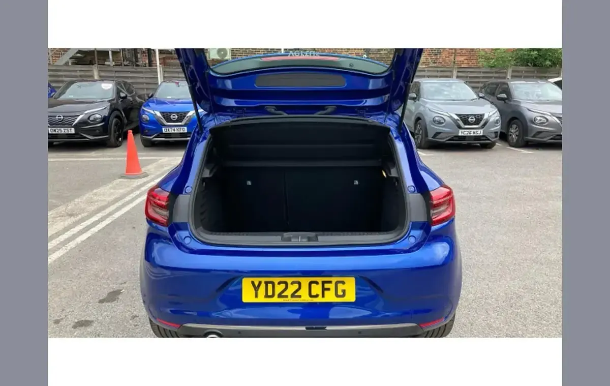 Used Renault Clio SE 88 HP (64 kW) 2022 Blue Hatchback