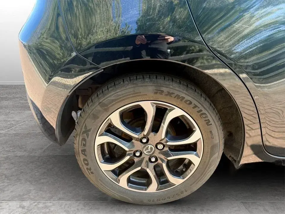 Używany Mazda 2 Inclusive 90 KM (66 kW) 2018 Czarny Hatchback