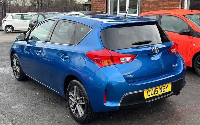 Used Toyota Auris 132 HP (97 kW) 2014 Hatchback