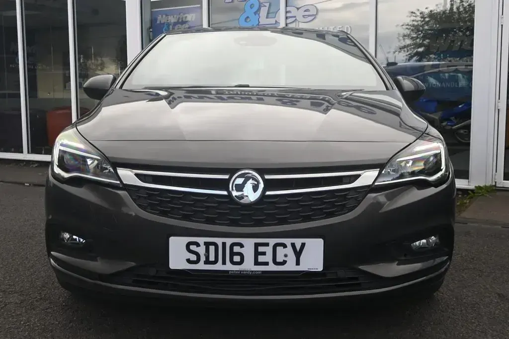Used Vauxhall Astra SRi 136 HP (100 kW) 2016 Grey Hatchback