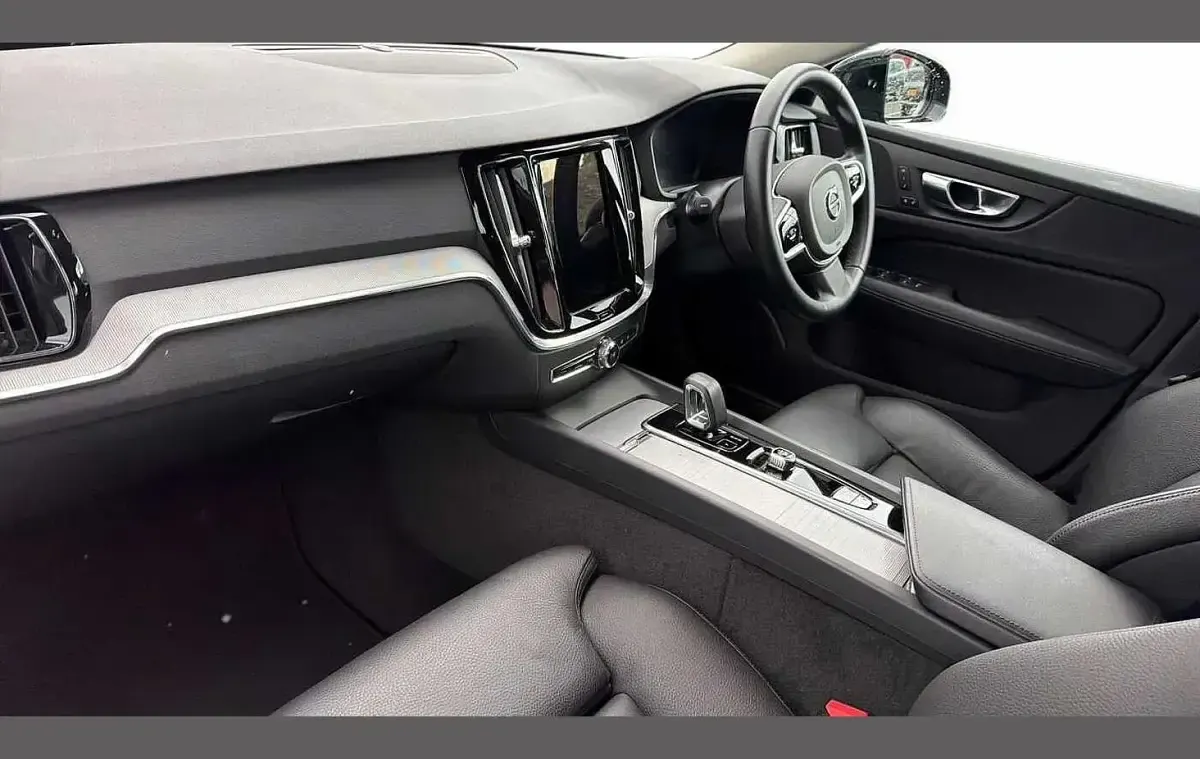 Used Volvo V60 Plus 194 HP (142 kW) 2025 Black Estate