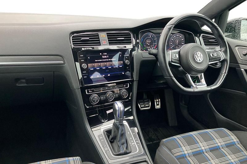 Used VW Golf VII Active 204 HP (150 kW) 2018 White Hatchback