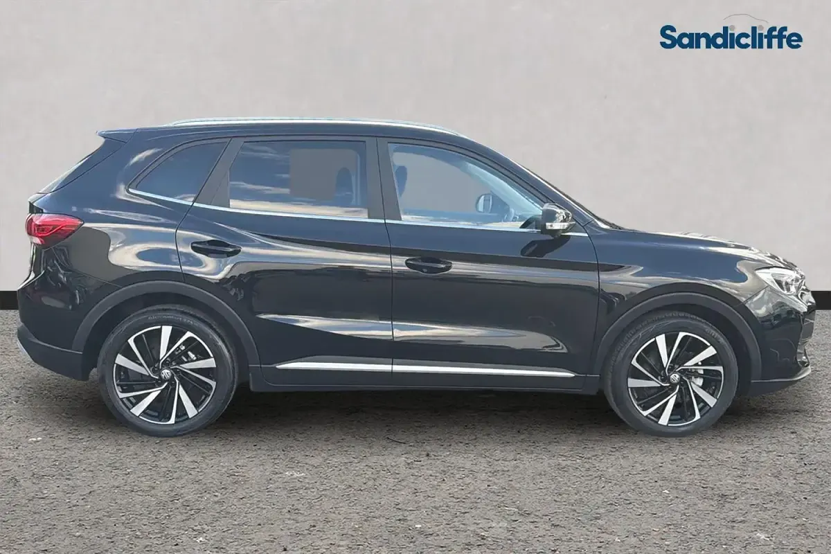 Used MG ZS Trophy 196 HP (144 kW) 2024 Metallic  black pearl SUV