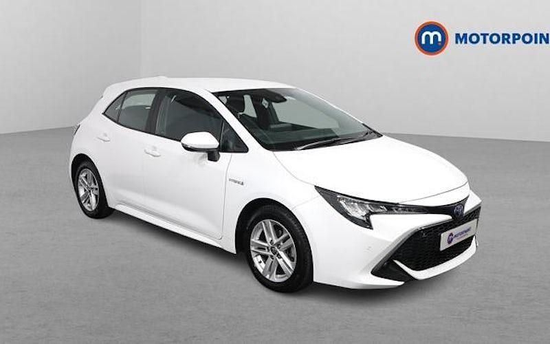Used Toyota Corolla 122 HP (89 kW) 2021 White Hatchback