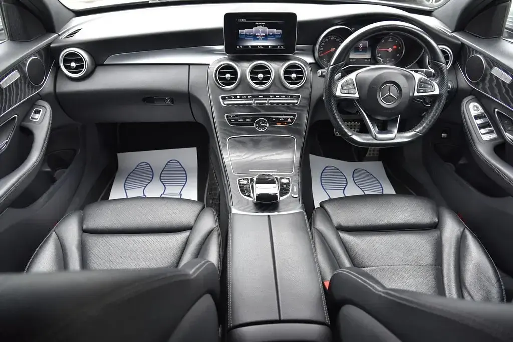 Begagnad Mercedes C220 AMG line 170 HK (125 kW) 2017 Silver Sedan