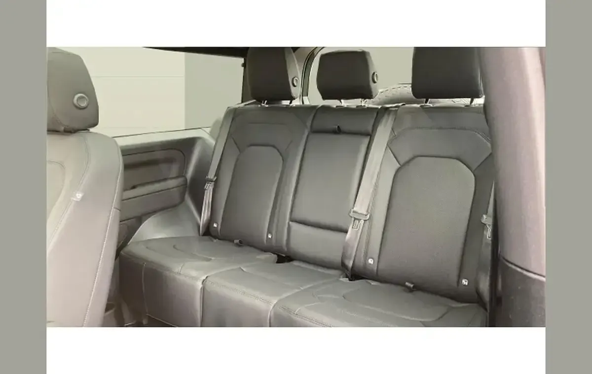 New Land Rover Defender SE Dynamic 245 HP (180 kW) 2025 Other SUV