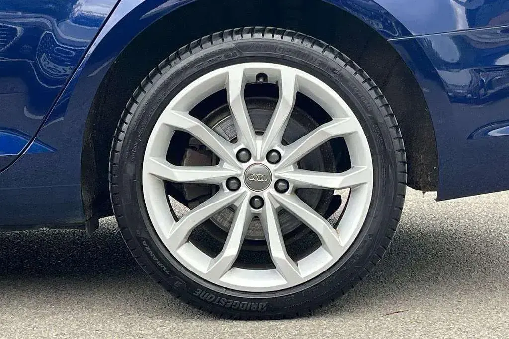 Used Audi A4 Sport 147 HP (108 kW) 2019 Blue Estate
