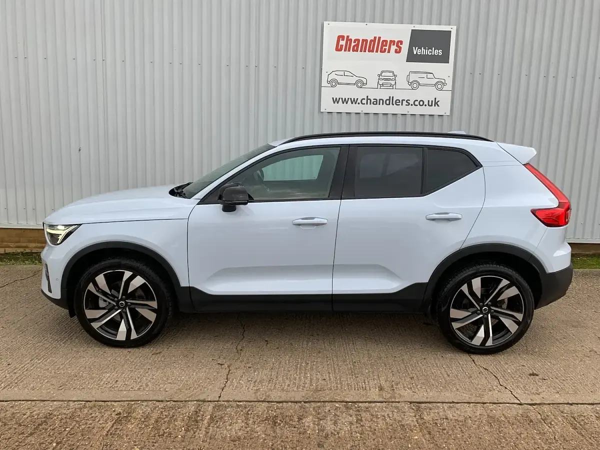 Used Volvo XC40 Ultra 197 HP (144 kW) 2025 Blue SUV