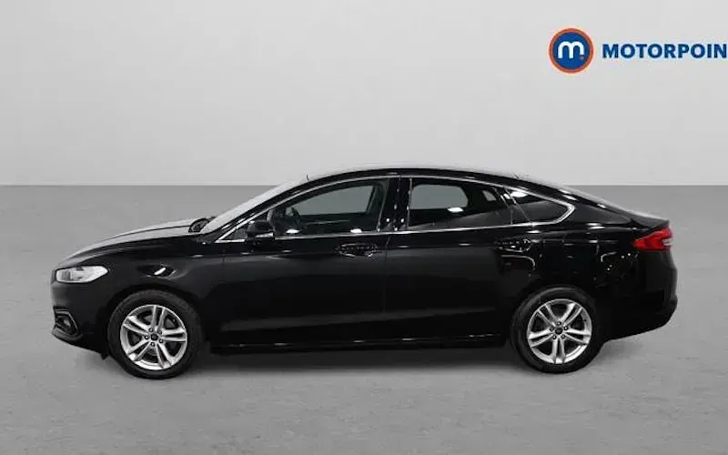 Używany Ford Mondeo Zetec 150 KM (110 kW) 2021 Hatchback
