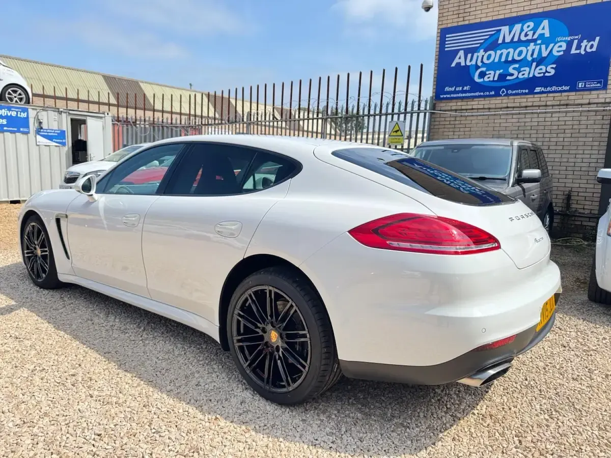 Used Porsche Panamera 300 HP (220 kW) 2015 White Hatchback