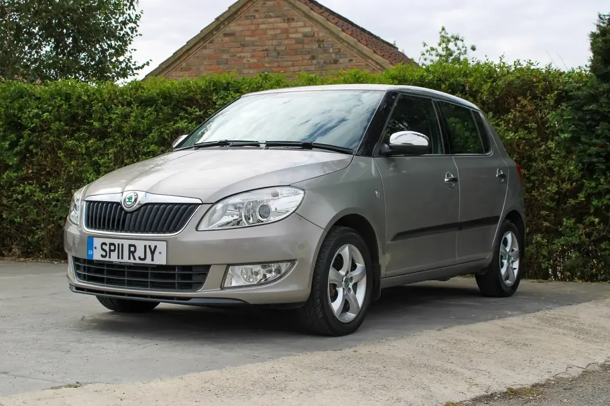 Used Skoda Fabia Elegance 90 HP (66 kW) 2011 Beige Hatchback