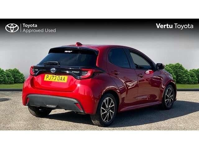 Used Toyota Yaris Hybrid Design 116 HP (85 kW) 2023 Red Hatchback