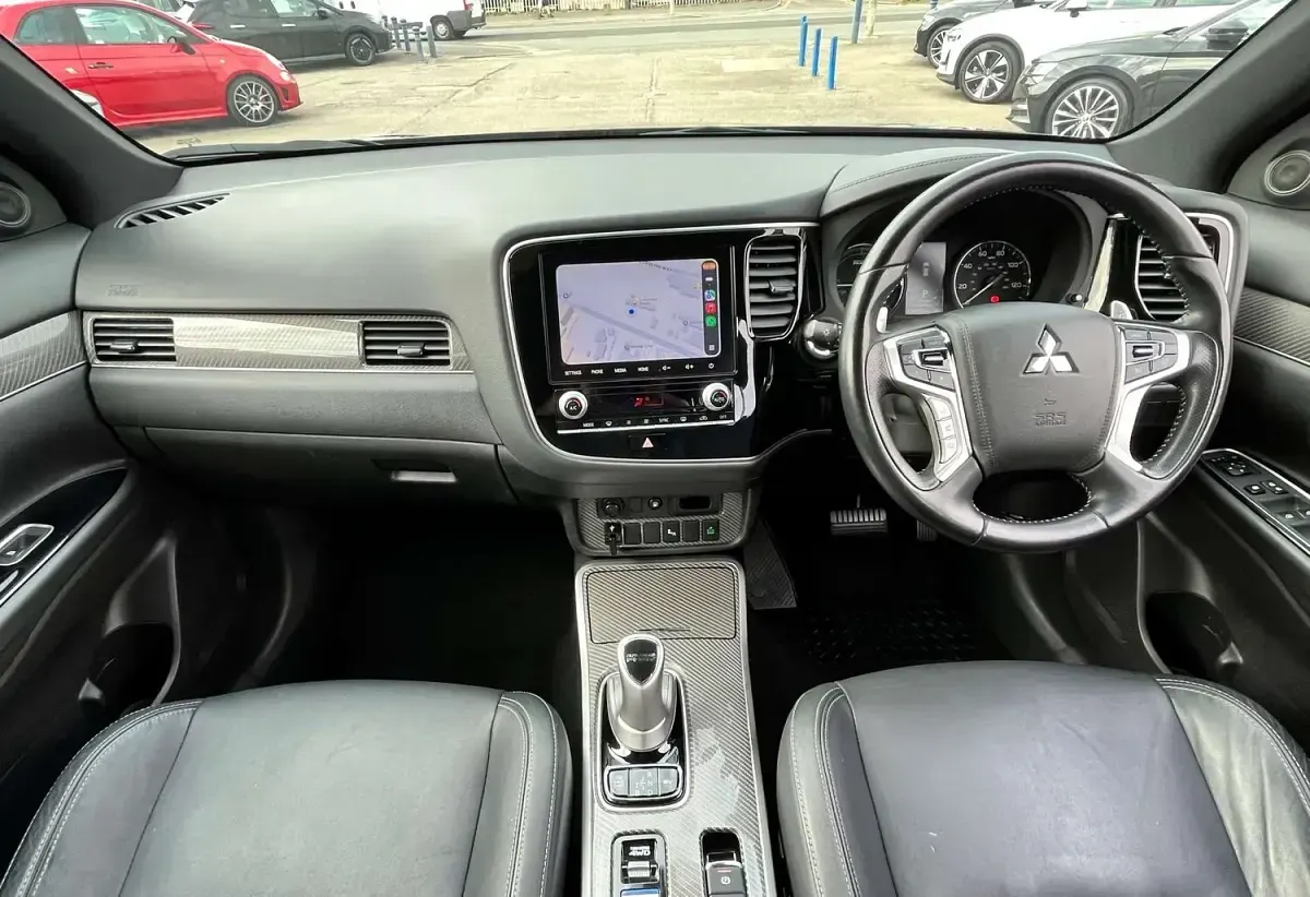 Used Mitsubishi Outlander P-HEV 220 HP (161 kW) 2020 Black SUV