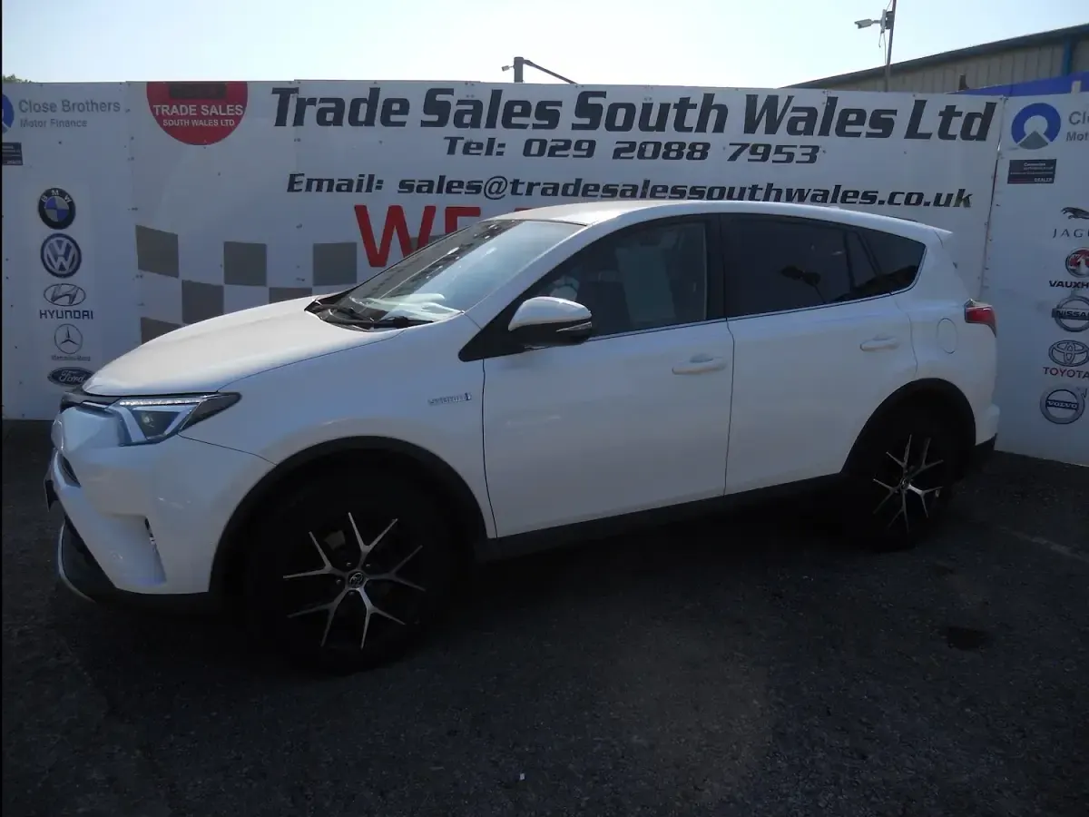 Used Toyota RAV4 Design 2018 White SUV