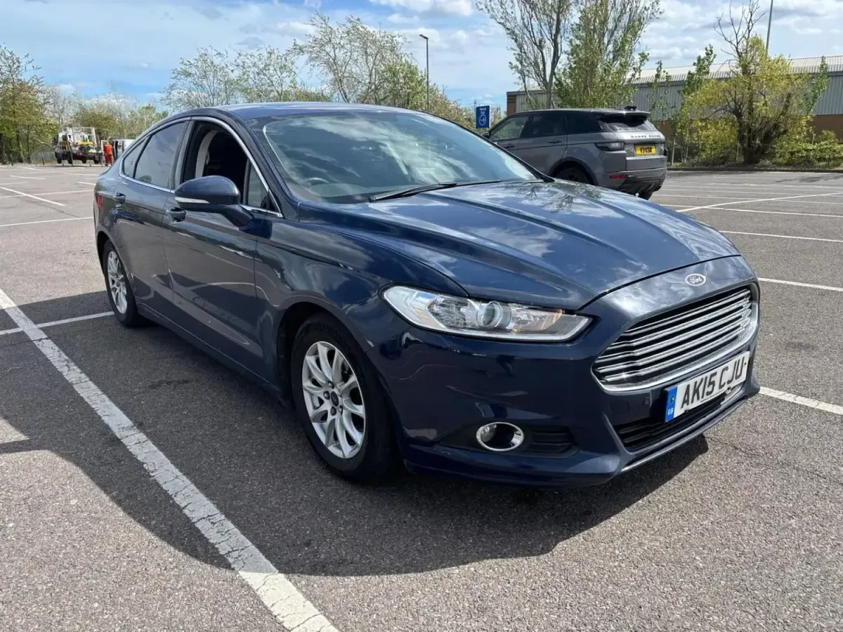 Używany Ford Mondeo Zetec 2015 Niebieski Hatchback