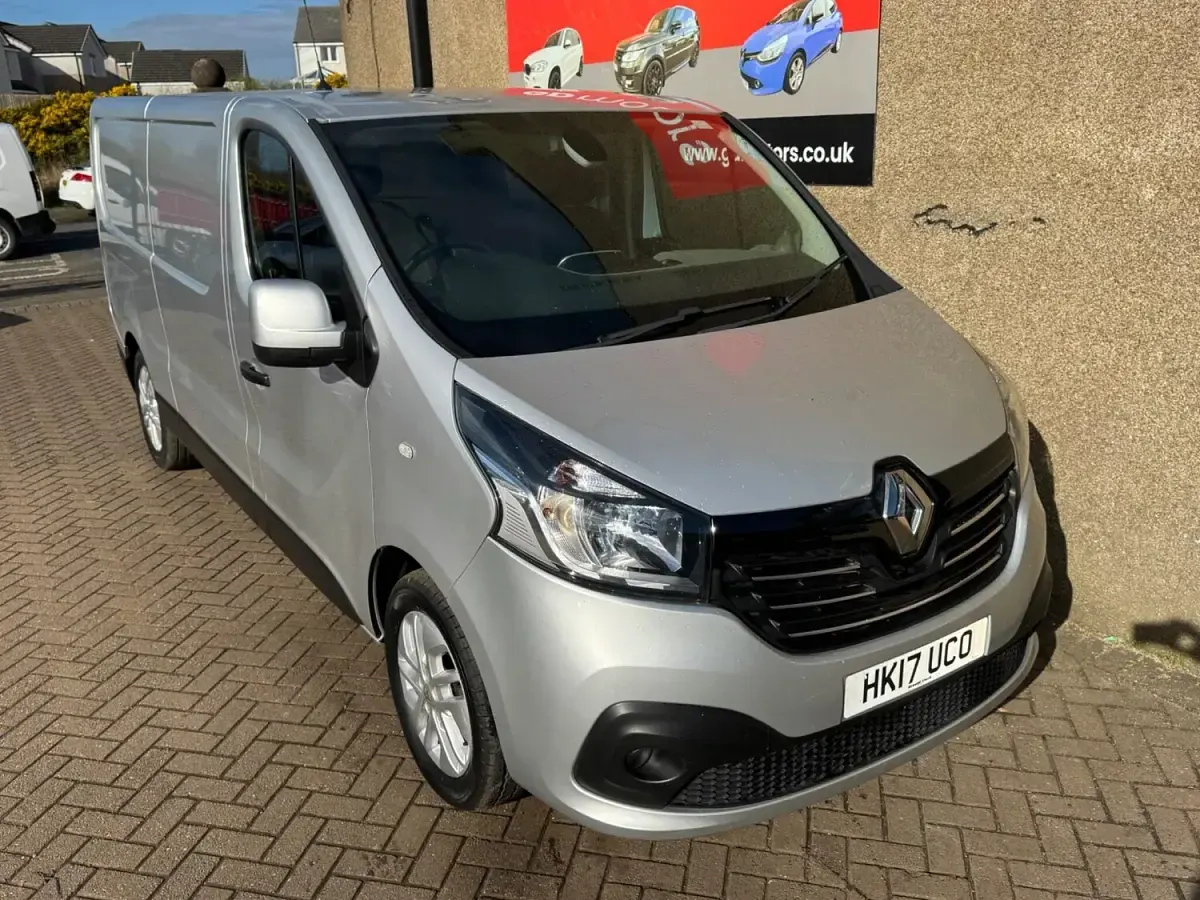 Used Renault Trafic 2017 Silver MPV
