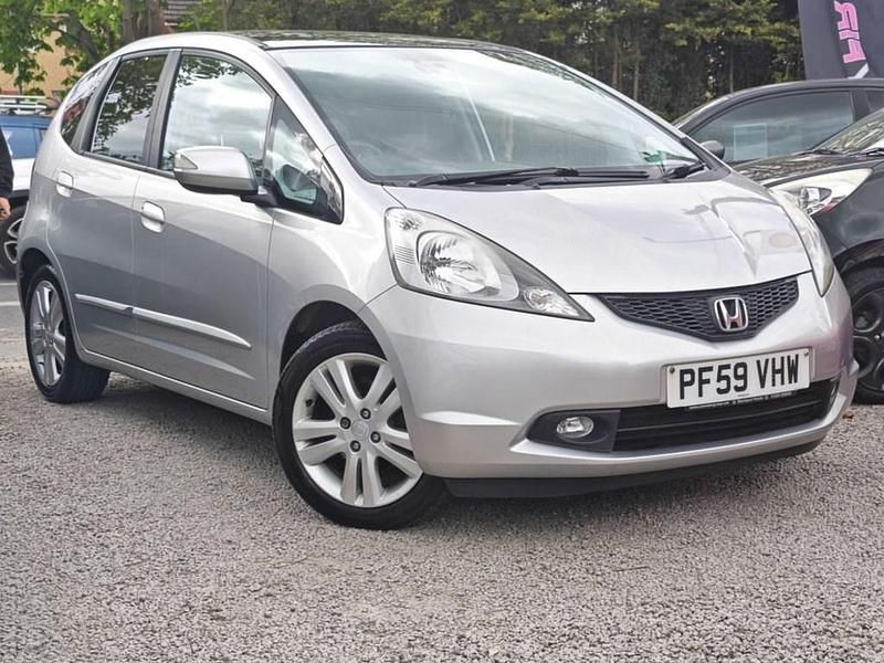Begagnad Honda Jazz EX 100 HK (73 kW) 2010 Silver Halvkombi