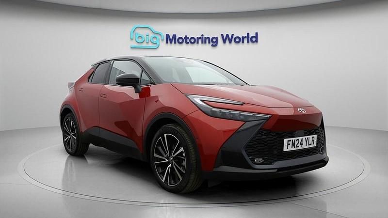 Used Toyota C-HR 223 HP (164 kW) 2024 Red SUV