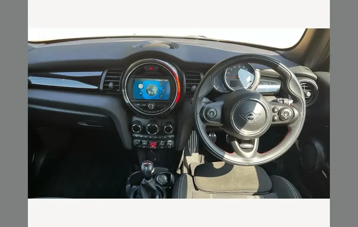 Used Mini Cooper Hatch 136 HP (100 kW) 2019 White Hatchback